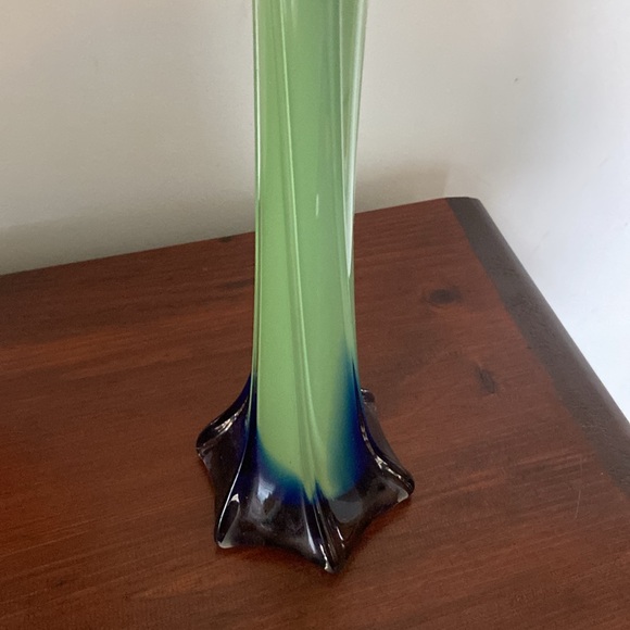 Tall art glass vase - Picture 3 of 7